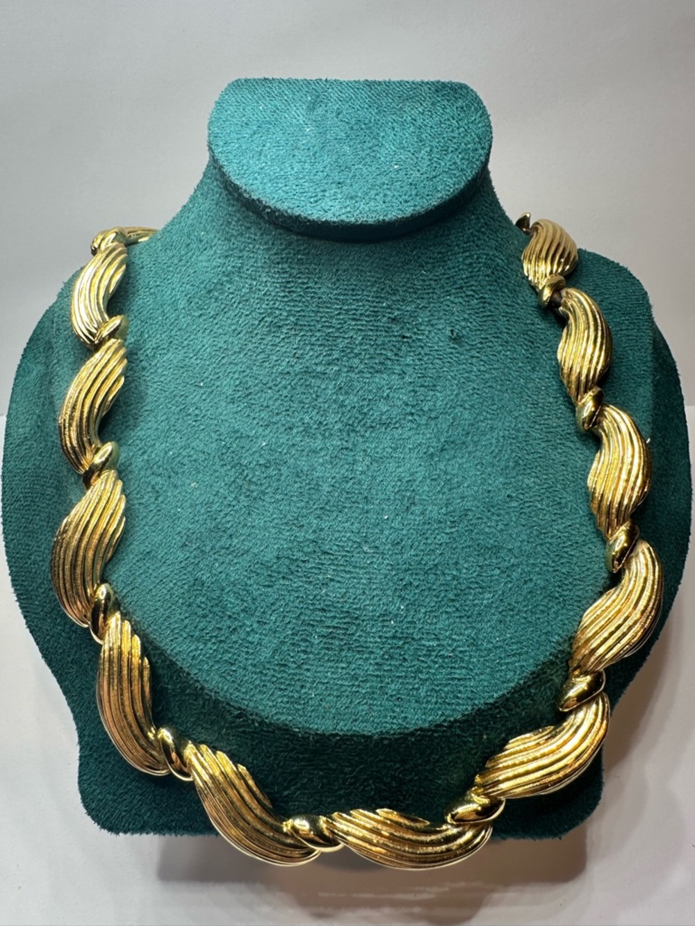 St. John Gold Sculpted Ripple Link Necklace RARE Designer Luxury VINTAGE